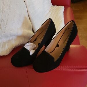 Adrienne Vittadini Black Suede Heels